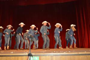 Prepletanje plesa in petja različnih kultur 12